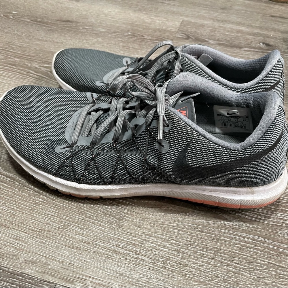 Nike Fury 2 - Women 11 - EUC